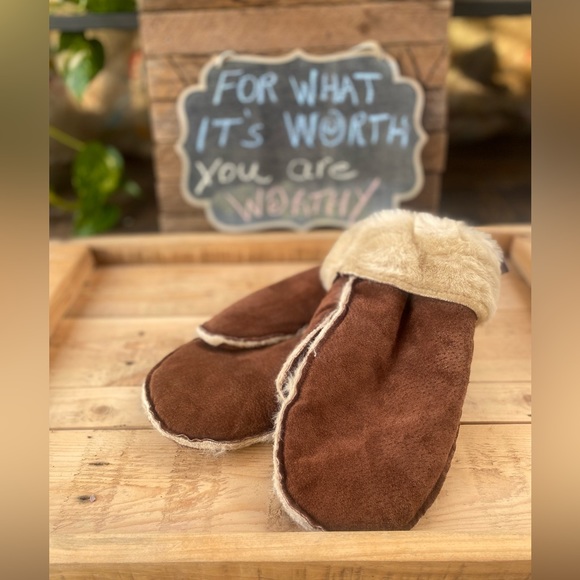 252-You Are Required ❤️ Wilson Leather Suede Gloves - Picture 1 of 7